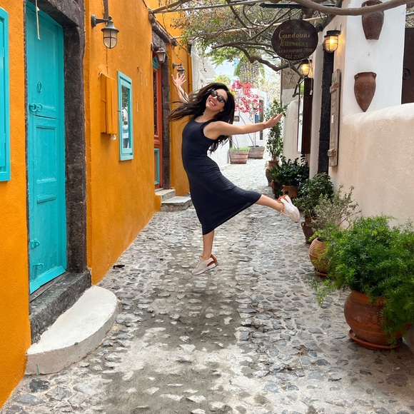 Elizabeth’s Closet - Picture 3 of 3